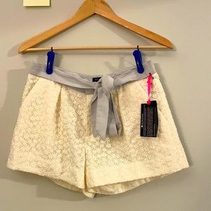 I ❤️ Ronson ivory shorts brand new!!